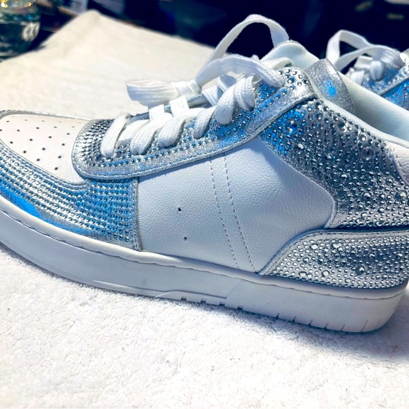 Brand New - WILD PAIR - Silver & White Bling High Tops - SZ 8M - box 9 - Picture 4 of 9